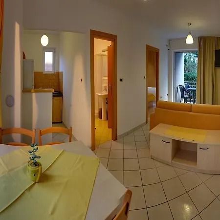 Apartment Vis A Vis Apartments *