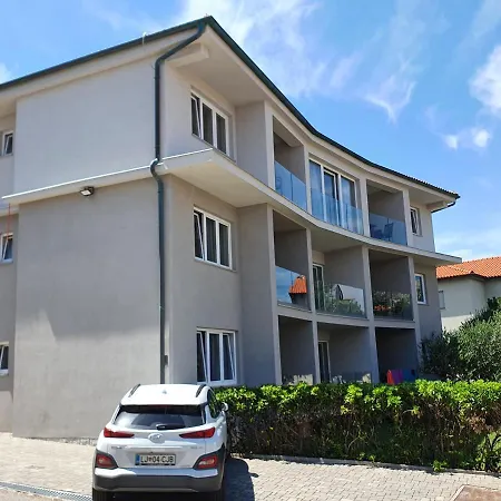 Apartment Vis A Vis Apartments *
