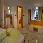 Apartment Vis A Vis Apartments *