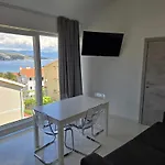 Vis A Vis Apartments *