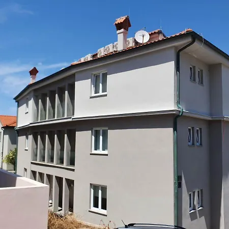 Vis A Vis Apartament *