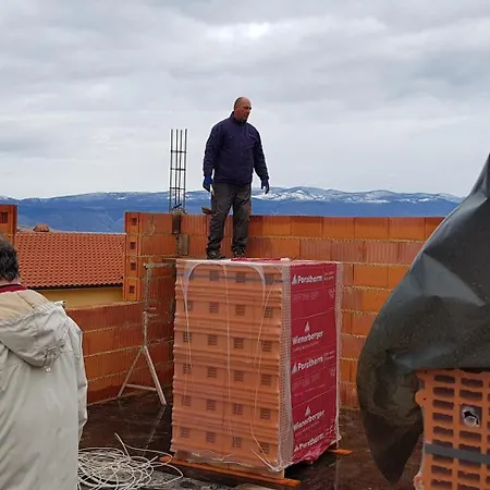 Vis A Vis Baška