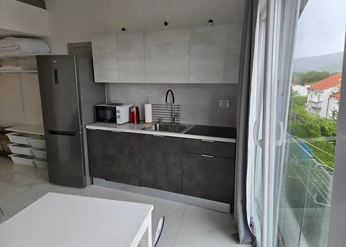 شقة Vis A Vis باشْكا