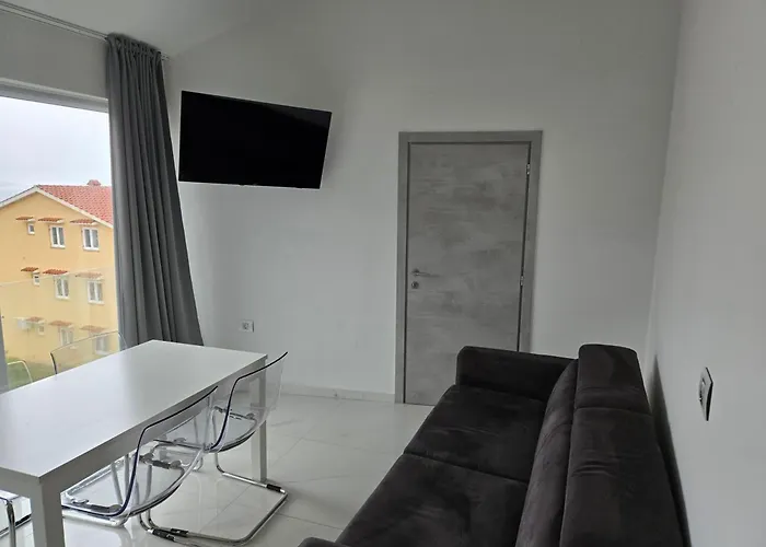 Vis A Vis شقة باشْكا